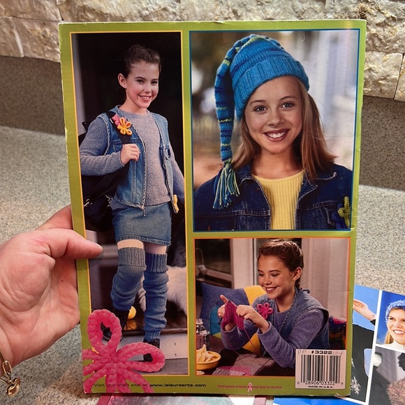 Lot of 4 Knitting and Crochet magazines/books Leisure Arts educational booklets - Picture 3 of 9